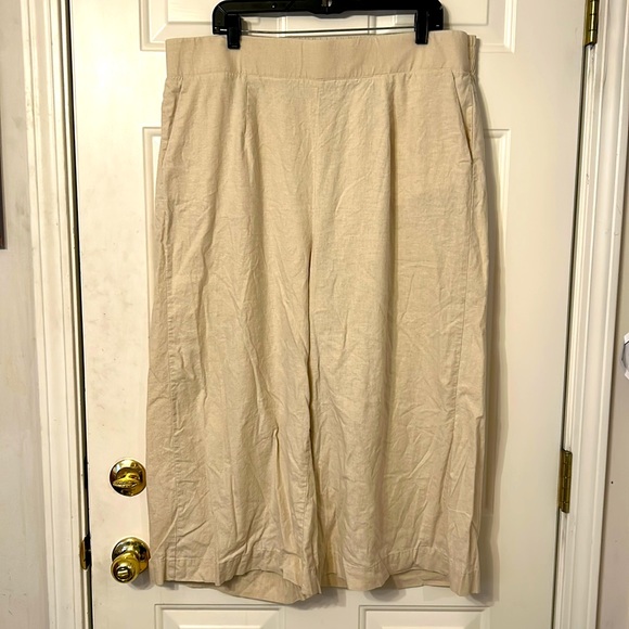 torrid Pants - Torrid 2 flowy wide leg capri pants.